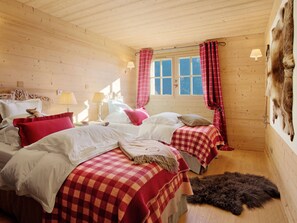 5 bedrooms, free WiFi, bed sheets