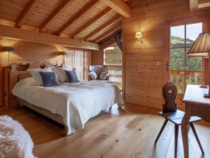 5 bedrooms, free WiFi, bed sheets