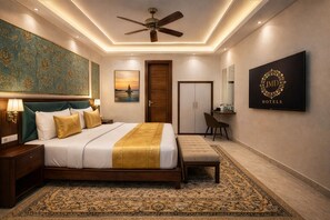 Deluxe Room | Premium bedding, iron/ironing board, free cots/infant beds, free WiFi - Hotel Palm View by JMD Group (New Delhi)