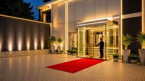 Property entrance - Hotel Palm View by JMD Group (New Delhi)