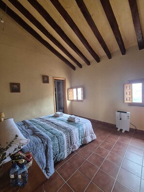 Standard Double Room, Ensuite | Blackout drapes, rollaway beds, free WiFi, bed sheets