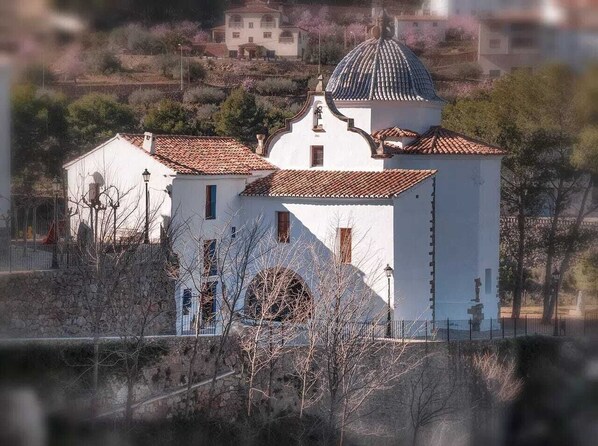 Exterior - Cau de l'Art (Llucena)