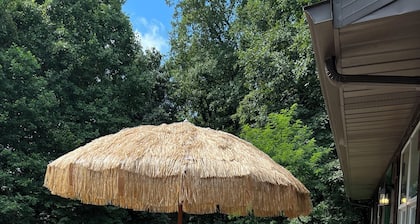Charming 2-bedroom house located in beautiful wooded setting!