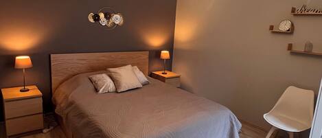 3 bedrooms, iron/ironing board, travel crib, WiFi (free)