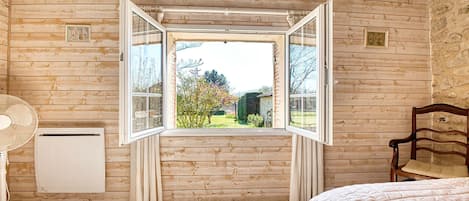3 chambres, fer et planche à repasser, lit parapluie, Wi-Fi gratuit