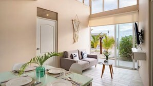 Interior - Bungalow on the beach in front of the warm and calm sea of Canoas de Punta Sal. (Canoas)