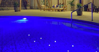 Bungalow on the beach in front of the warm and calm sea of Canoas de Punta Sal.