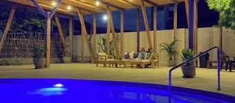 Bungalow on the beach in front of the warm and calm sea of Canoas de Punta Sal.