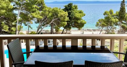 Vila Vera Seafront Apartments. Apartment for 4 Guests Facing the Sea