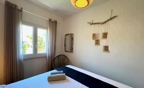 1 bedroom, travel cot, free WiFi, bed sheets