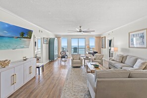 Een smart-tv en een muziekbibliotheek