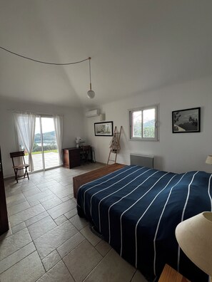 6 chambres, fer et planche à repasser, draps fournis