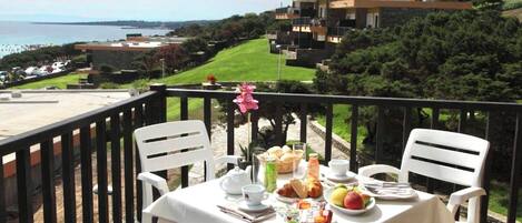 Classic-Doppelzimmer, Meerblick | Terrasse/Patio