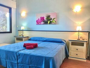 Minibar, in-room safe, desk, free cribs/infant beds - Hotel in Stintino 50 mt from the sea (Stintino)