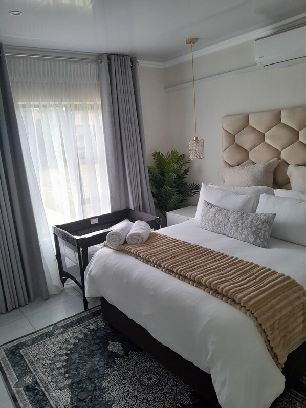 2 habitaciones, tabla de planchar con plancha, wifi y ropa de cama