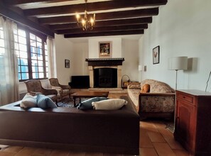 Smart TV, fireplace, printers