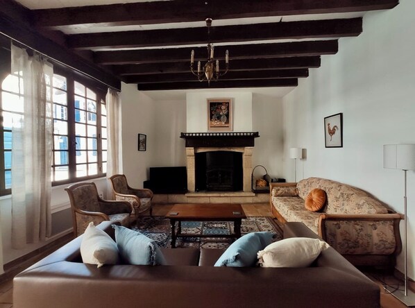 Smart TV, fireplace, printers