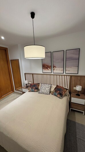 2 slaapkamers, een strijkplank/strijkijzer, wifi, beddengoed