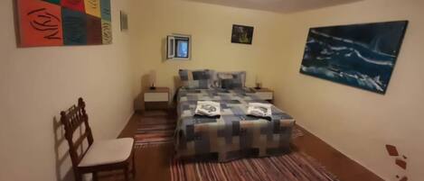 2 Schlafzimmer, BĂŒgeleisen/BĂŒgelbrett, WLAN, BettwĂ€sche