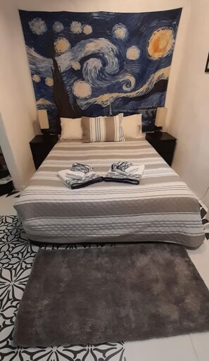 2 chambres, fer et planche à repasser, Wi-Fi, draps fournis