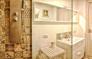Hair dryer, bidet, towels, soap - Lovely apartment in historic country residence, between Perugia and Assisi (Umbria)