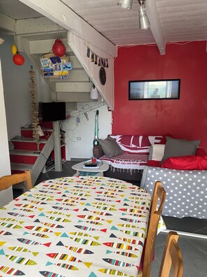TV - Charming fisherman's cottage (Île-de-Sein)