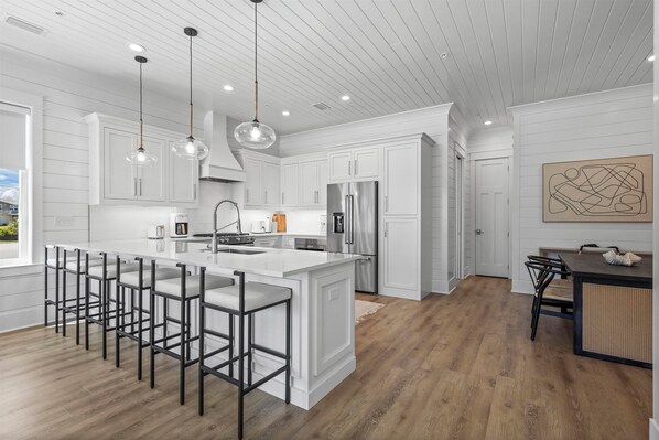 Refrigerador, microondas, horno, placa de cocina