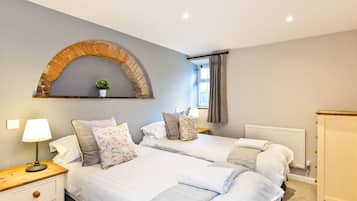 22 bedrooms, iron/ironing board, free WiFi, bed sheets