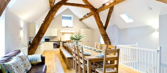 Hurdlow Grange - 6 properties nestled around a courtyard, with a multifunctional space & games room