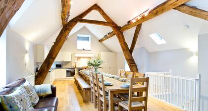 Hurdlow Grange - 6 properties nestled around a courtyard, with a multifunctional space & games room