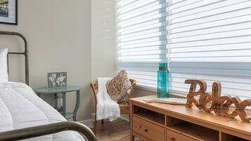 2 bedrooms, desk, iron/ironing board, travel crib