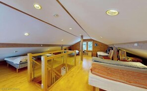 3 habitaciones, tabla de planchar con plancha, wifi y ropa de cama 