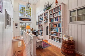 المنشأة من الداخل