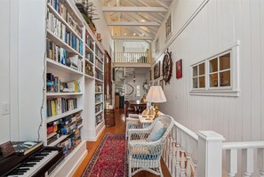 المنشأة من الداخل