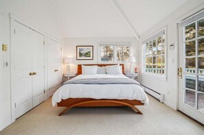4 bedrooms, desk, iron/ironing board, free WiFi