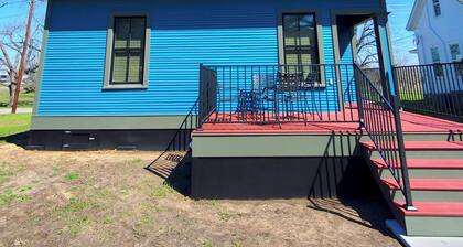 Historic Home with Whimsical Theme located 3 blocks from Shiner Brewery
