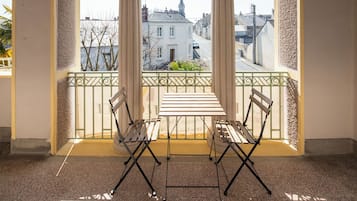 Quarto casal ou duplo superior, sacada, vista para o jardim | Terraço/pátio