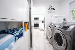 Interior - Sunnyside Oasis w/Heated Pool ~ 7 min. From Beach (Oakland Park)