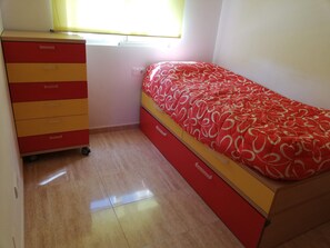 3 bedrooms, iron/ironing board, bed sheets
