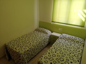 3 bedrooms, iron/ironing board, bed sheets