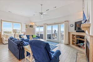 Smart TV - Direct Oceanfront Access*Hot Tub*Neighborhood Pool (Nags Head)