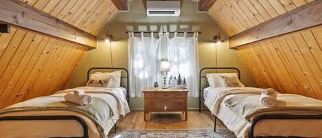 2 bedrooms, travel crib, WiFi, bed sheets