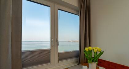Fantastic vacation apartment with balcony, water view/access, 5 min. from the center. City harbor