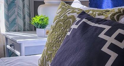 Petfriendly 2-bedroom apartment with AC only on bedroom & WiFi in Norwich