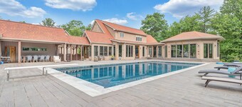 Cozy garage apartment in the woods