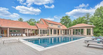 Cozy garage apartment in the woods