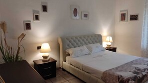 2 bedrooms, bed sheets - Maison Lido Silvana- spacious villa with large garden, minutes from the sea (Monti D'arena-bosco Caggione)