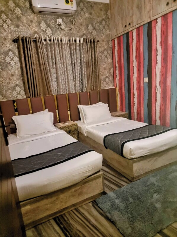 2 bedrooms, blackout curtains, soundproofing, free WiFi