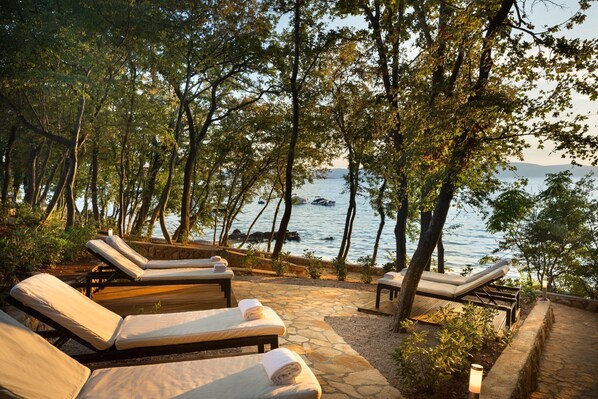 House | Garden - Holiday Home Amber Luxury in Atea Resort, Njivice (Omisalj)