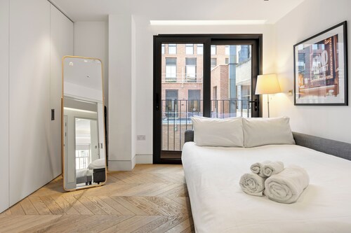 ❄️ Central A/C | 👑 King | 🔓 FlexPolicy | ⏰ EarlyDrop | 🌞 Balcony | 🧼 W/D